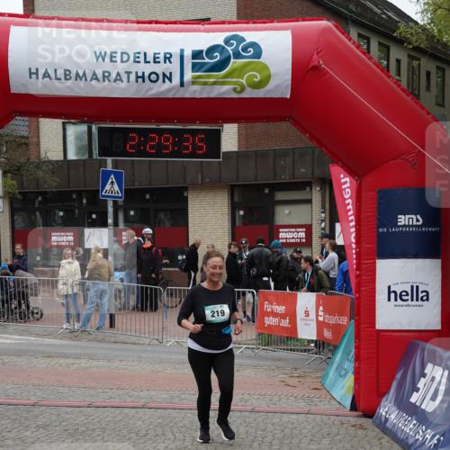 04.05.2025 - 8. Wedeler Halbmarathon Felixshl http://msf.ph/oto/7838327 04.05.2025 12:29:33 Ziel 219 meine-sportfotos.de