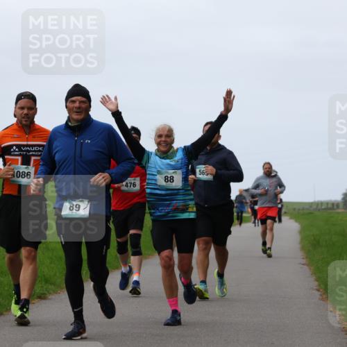 04.05.2025 - 8. Wedeler Halbmarathon Yannick Fuchs http://msf.ph/oto/7838346 04.05.2025 11:25:18 Laufen 086, 89, 476, 88, 565 meine-sportfotos.de