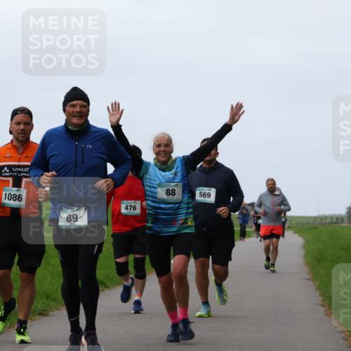 04.05.2025 - 8. Wedeler Halbmarathon Yannick Fuchs http://msf.ph/oto/7838350 04.05.2025 11:25:18 Laufen 1086, 89, 476, 88, 569 meine-sportfotos.de