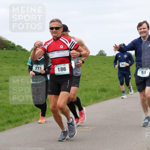 04.05.2025 - 8. Wedeler Halbmarathon Lena Gebhardt http://msf.ph/oto/7838352 04.05.2025 11:37:10 Laufen 773, 186, 782, 51, 1071, 855 meine-sportfotos.de