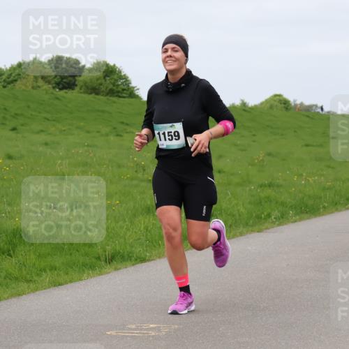 04.05.2025 - 8. Wedeler Halbmarathon Lena Gebhardt http://msf.ph/oto/7838611 04.05.2025 11:37:48 Laufen 1159 meine-sportfotos.de
