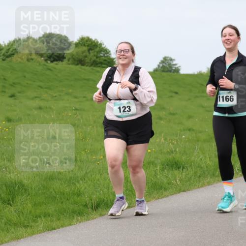 04.05.2025 - 8. Wedeler Halbmarathon Lena Gebhardt http://msf.ph/oto/7838653 04.05.2025 11:38:17 Laufen 1166, 123 meine-sportfotos.de