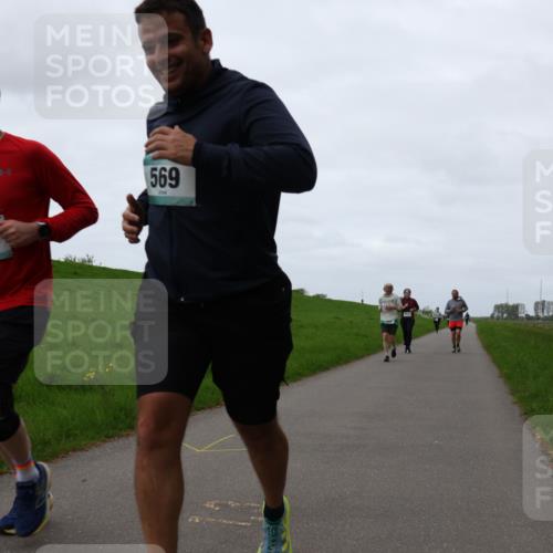 04.05.2025 - 8. Wedeler Halbmarathon Yannick Fuchs http://msf.ph/oto/7838759 04.05.2025 11:25:25 Laufen 569, 476 meine-sportfotos.de