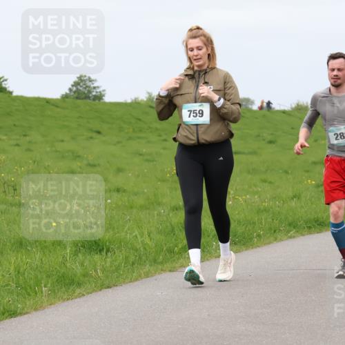 04.05.2025 - 8. Wedeler Halbmarathon Lena Gebhardt http://msf.ph/oto/7838839 04.05.2025 11:38:56 Laufen 759, 286, 825 meine-sportfotos.de
