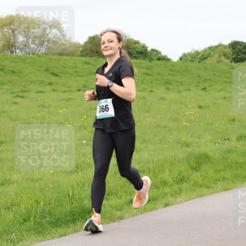 04.05.2025 - 8. Wedeler Halbmarathon Lena Gebhardt http://msf.ph/oto/7838865 04.05.2025 11:39:02 Laufen 366 meine-sportfotos.de