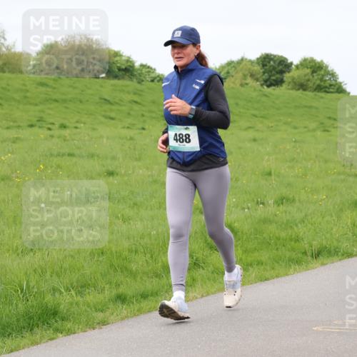 04.05.2025 - 8. Wedeler Halbmarathon Lena Gebhardt http://msf.ph/oto/7838916 04.05.2025 11:39:18 Laufen 488, 738 meine-sportfotos.de