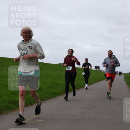04.05.2025 - 8. Wedeler Halbmarathon Yannick Fuchs http://msf.ph/oto/7838926 04.05.2025 11:25:29 Laufen 971 meine-sportfotos.de