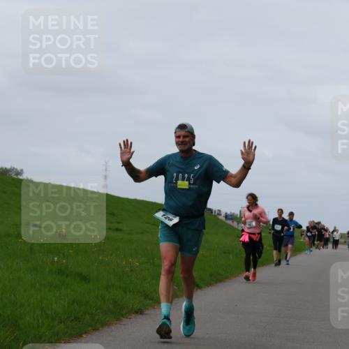 04.05.2025 - 8. Wedeler Halbmarathon Yannick Fuchs http://msf.ph/oto/7839038 04.05.2025 11:47:04 Laufen 2, 025, 126, 141 meine-sportfotos.de
