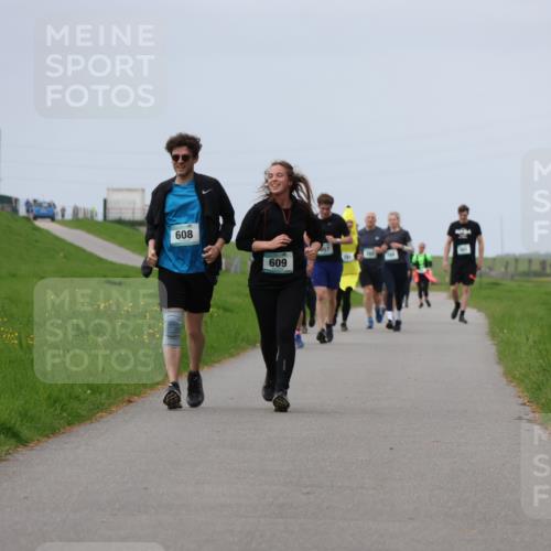 04.05.2025 - 8. Wedeler Halbmarathon Yannick Fuchs http://msf.ph/oto/7839061 04.05.2025 12:04:14 Laufen 608, 609 meine-sportfotos.de