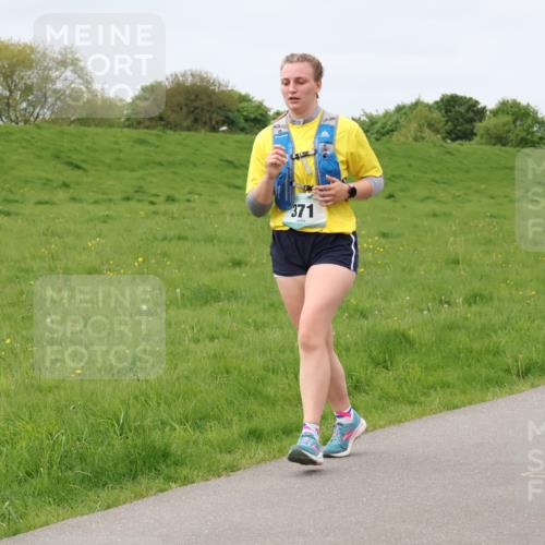 04.05.2025 - 8. Wedeler Halbmarathon Lena Gebhardt http://msf.ph/oto/7839070 04.05.2025 11:40:17 Laufen 371 meine-sportfotos.de