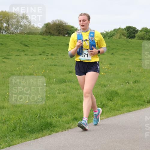 04.05.2025 - 8. Wedeler Halbmarathon Lena Gebhardt http://msf.ph/oto/7839076 04.05.2025 11:40:17 Laufen 371 meine-sportfotos.de