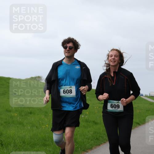 04.05.2025 - 8. Wedeler Halbmarathon Yannick Fuchs http://msf.ph/oto/7839192 04.05.2025 12:04:25 Laufen 608, 609 meine-sportfotos.de