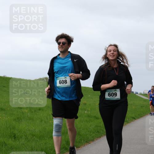 04.05.2025 - 8. Wedeler Halbmarathon Yannick Fuchs http://msf.ph/oto/7839209 04.05.2025 12:04:25 Laufen 608, 609 meine-sportfotos.de