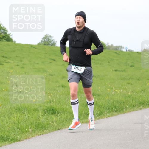 04.05.2025 - 8. Wedeler Halbmarathon Lena Gebhardt http://msf.ph/oto/7839269 04.05.2025 11:42:27 Laufen 852, 461 meine-sportfotos.de