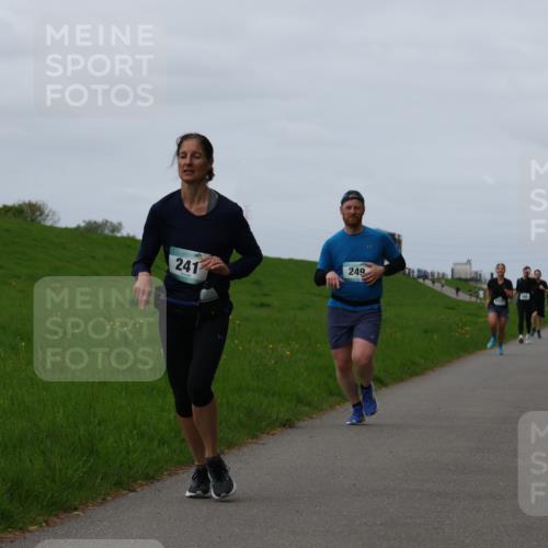 04.05.2025 - 8. Wedeler Halbmarathon Yannick Fuchs http://msf.ph/oto/7839328 04.05.2025 11:47:17 Laufen 241, 249 meine-sportfotos.de