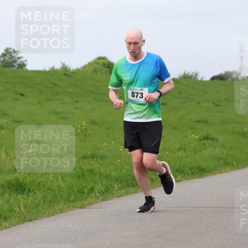 04.05.2025 - 8. Wedeler Halbmarathon Lena Gebhardt http://msf.ph/oto/7839387 04.05.2025 11:43:21 Laufen 873 meine-sportfotos.de