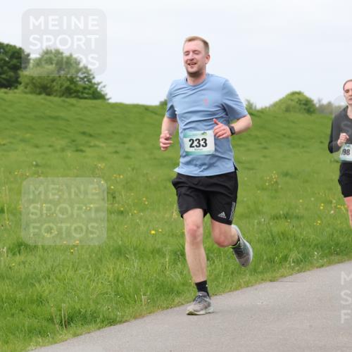 04.05.2025 - 8. Wedeler Halbmarathon Lena Gebhardt http://msf.ph/oto/7839456 04.05.2025 11:43:45 Laufen 233, 198 meine-sportfotos.de