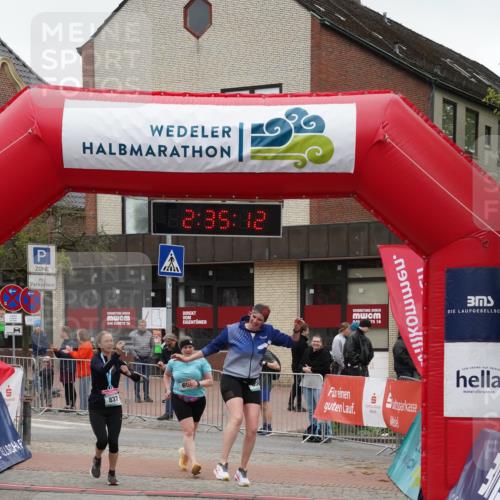 04.05.2025 - 8. Wedeler Halbmarathon Felixshl http://msf.ph/oto/7839461 04.05.2025 12:35:10 Ziel 698, 856 meine-sportfotos.de