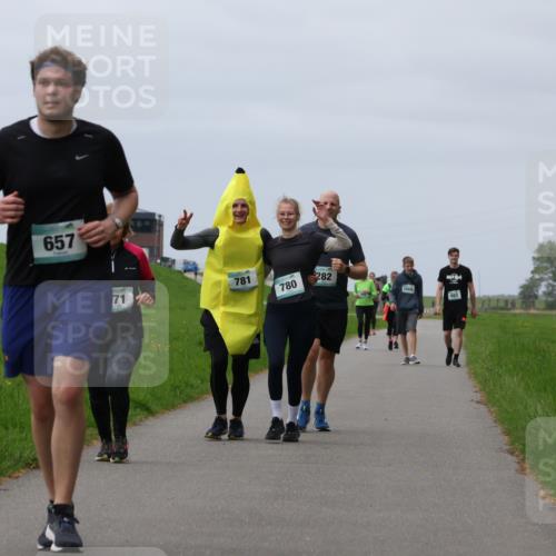 04.05.2025 - 8. Wedeler Halbmarathon Yannick Fuchs http://msf.ph/oto/7839472 04.05.2025 12:04:36 Laufen 657, 71, 781, 780, 282, 683 meine-sportfotos.de