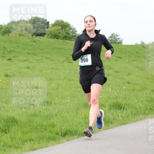 04.05.2025 - 8. Wedeler Halbmarathon Lena Gebhardt http://msf.ph/oto/7839473 04.05.2025 11:43:48 Laufen 398 meine-sportfotos.de