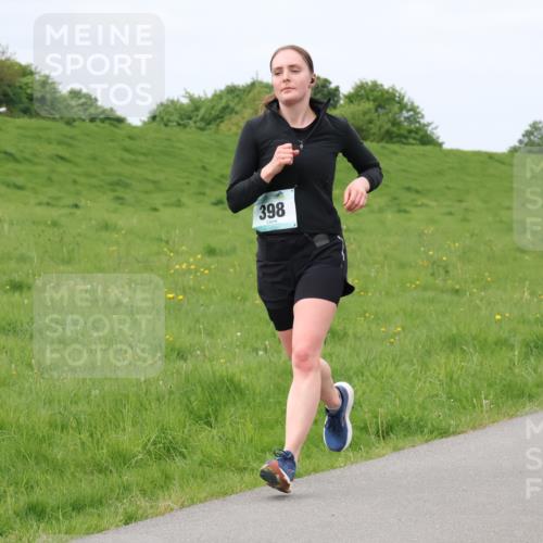 04.05.2025 - 8. Wedeler Halbmarathon Lena Gebhardt http://msf.ph/oto/7839477 04.05.2025 11:43:48 Laufen 398 meine-sportfotos.de