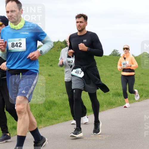 04.05.2025 - 8. Wedeler Halbmarathon Lena Gebhardt http://msf.ph/oto/7839510 04.05.2025 11:43:58 Laufen 98, 842, 987, 467, 55, 317 meine-sportfotos.de