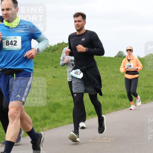 04.05.2025 - 8. Wedeler Halbmarathon Lena Gebhardt http://msf.ph/oto/7839513 04.05.2025 11:43:58 Laufen 842, 98, 467, 09, 59, 317 meine-sportfotos.de