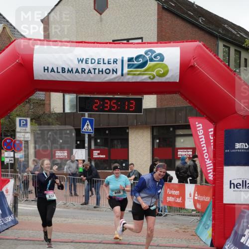 04.05.2025 - 8. Wedeler Halbmarathon Felixshl http://msf.ph/oto/7839514 04.05.2025 12:35:11 Ziel 698, 856 meine-sportfotos.de