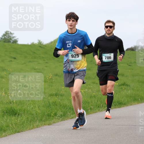 04.05.2025 - 8. Wedeler Halbmarathon Lena Gebhardt http://msf.ph/oto/7839559 04.05.2025 11:44:12 Laufen 47, 925, 786, 720, 719 meine-sportfotos.de