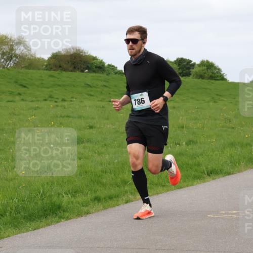 04.05.2025 - 8. Wedeler Halbmarathon Lena Gebhardt http://msf.ph/oto/7839573 04.05.2025 11:44:15 Laufen 2025, 786 meine-sportfotos.de