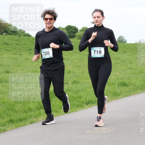 04.05.2025 - 8. Wedeler Halbmarathon Lena Gebhardt http://msf.ph/oto/7839596 04.05.2025 11:44:19 Laufen 720, 719, 3 meine-sportfotos.de