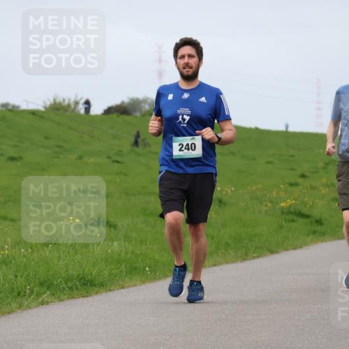 04.05.2025 - 8. Wedeler Halbmarathon Lena Gebhardt http://msf.ph/oto/7839629 04.05.2025 11:44:38 Laufen 240, 00, 438 meine-sportfotos.de