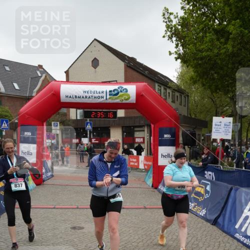 04.05.2025 - 8. Wedeler Halbmarathon Felixshl http://msf.ph/oto/7839641 04.05.2025 12:35:14 Ziel 698, 856 meine-sportfotos.de
