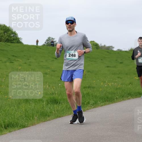 04.05.2025 - 8. Wedeler Halbmarathon Lena Gebhardt http://msf.ph/oto/7839715 04.05.2025 11:45:15 Laufen 248, 1 meine-sportfotos.de