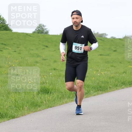04.05.2025 - 8. Wedeler Halbmarathon Lena Gebhardt http://msf.ph/oto/7839770 04.05.2025 11:45:39 Laufen 951, 80 meine-sportfotos.de