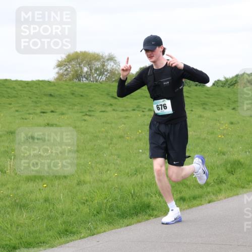 04.05.2025 - 8. Wedeler Halbmarathon Lena Gebhardt http://msf.ph/oto/7839908 04.05.2025 11:46:04 Laufen 676 meine-sportfotos.de