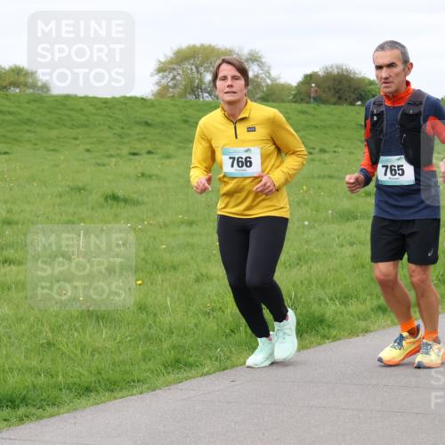 04.05.2025 - 8. Wedeler Halbmarathon Lena Gebhardt http://msf.ph/oto/7839961 04.05.2025 11:46:12 Laufen 766, 765 meine-sportfotos.de