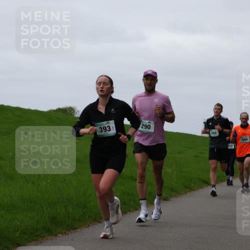 04.05.2025 - 8. Wedeler Halbmarathon Yannick Fuchs http://msf.ph/oto/7840016 04.05.2025 11:26:40 Laufen 393, 290, 265, 870, 949, 871 meine-sportfotos.de