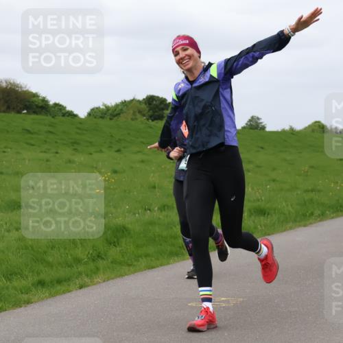 04.05.2025 - 8. Wedeler Halbmarathon Lena Gebhardt http://msf.ph/oto/7840052 04.05.2025 11:46:36 Laufen  meine-sportfotos.de