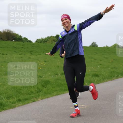 04.05.2025 - 8. Wedeler Halbmarathon Lena Gebhardt http://msf.ph/oto/7840058 04.05.2025 11:46:36 Laufen  meine-sportfotos.de