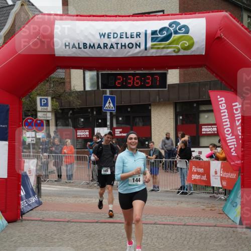 04.05.2025 - 8. Wedeler Halbmarathon Felixshl http://msf.ph/oto/7840102 04.05.2025 12:36:35 Ziel 144, 145 meine-sportfotos.de
