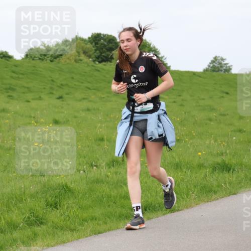 04.05.2025 - 8. Wedeler Halbmarathon Lena Gebhardt http://msf.ph/oto/7840123 04.05.2025 11:46:56 Laufen  meine-sportfotos.de
