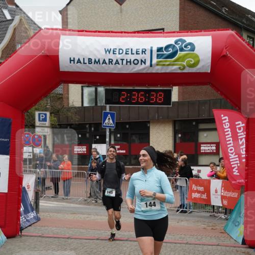04.05.2025 - 8. Wedeler Halbmarathon Felixshl http://msf.ph/oto/7840134 04.05.2025 12:36:36 Ziel 144, 145 meine-sportfotos.de