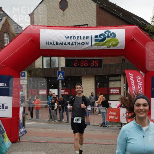 04.05.2025 - 8. Wedeler Halbmarathon Felixshl http://msf.ph/oto/7840156 04.05.2025 12:36:37 Ziel 144, 145 meine-sportfotos.de