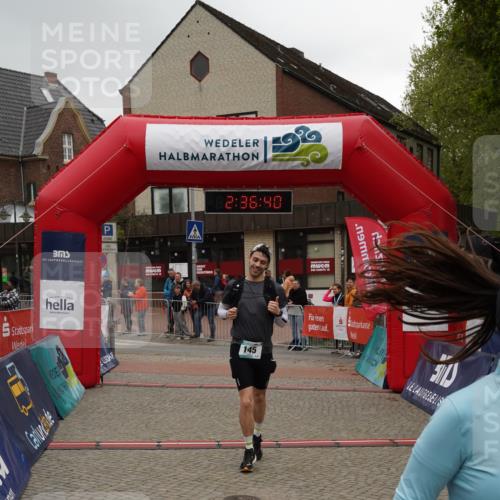 04.05.2025 - 8. Wedeler Halbmarathon Felixshl http://msf.ph/oto/7840173 04.05.2025 12:36:38 Ziel 144, 145 meine-sportfotos.de