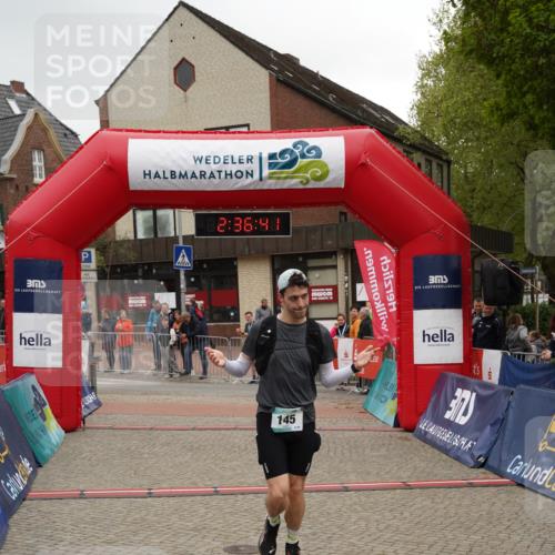 04.05.2025 - 8. Wedeler Halbmarathon Felixshl http://msf.ph/oto/7840219 04.05.2025 12:36:38 Ziel 144, 145 meine-sportfotos.de