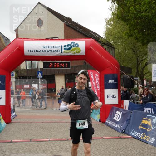 04.05.2025 - 8. Wedeler Halbmarathon Felixshl http://msf.ph/oto/7840255 04.05.2025 12:36:39 Ziel 144, 145 meine-sportfotos.de