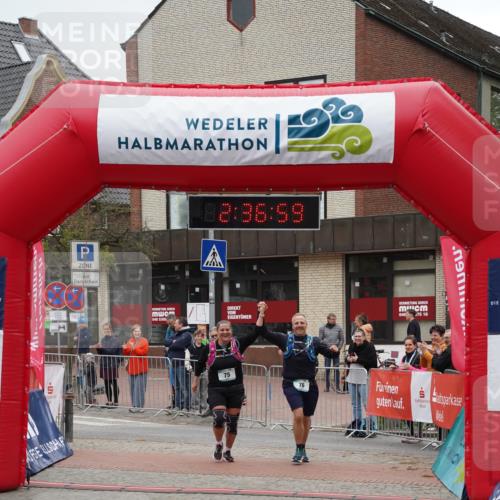 04.05.2025 - 8. Wedeler Halbmarathon Felixshl http://msf.ph/oto/7840309 04.05.2025 12:36:57 Ziel 75, 76 meine-sportfotos.de