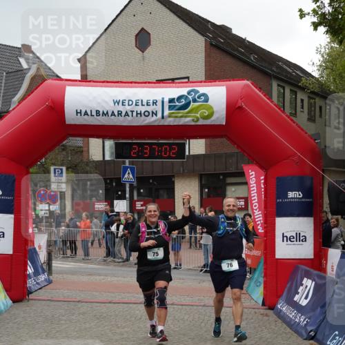 04.05.2025 - 8. Wedeler Halbmarathon Felixshl http://msf.ph/oto/7840391 04.05.2025 12:36:59 Ziel 75, 76 meine-sportfotos.de