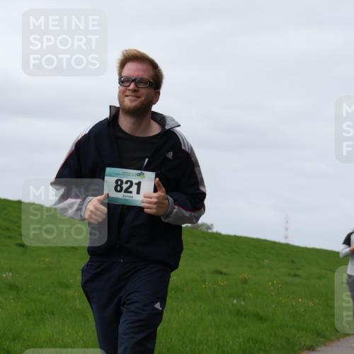 04.05.2025 - 8. Wedeler Halbmarathon Yannick Fuchs http://msf.ph/oto/7840414 04.05.2025 11:47:48 Laufen 821, 908, 661, 618 meine-sportfotos.de